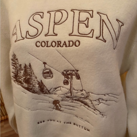 NWT Universal Thread Aspen Colorado Sweatshirt Medium Alpine Skier Apres Ski New - Picture 7 of 15